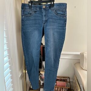 Democracy “Ab” technology skinny jeans